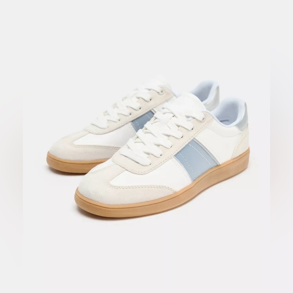 ZARA COLORFUL SNEAKERS
Color: WHITE & BLUE * Sizes : 6.5 & 8